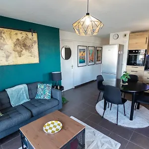 https://t3-avec-terrasse-barriere-de-paris.midi-pyreneeshotels.com